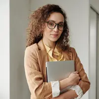 ilustrasi perempuan bekerja/Photo by Edmond Dantès from Pexels