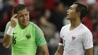 Kiper Indonesia, Andritany Ardhiyasa, tampak kecewa usai dikalahkan Singapura pada laga Piala AFF di Stadion Nasional, Singapura, Jumat (9/11). Singapura menang 1-0 atas Indonesia. (Bola.com/M. Iqbal Ichsan)