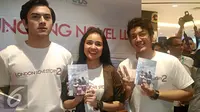 Rizky Nazar, Michelle Ziudith dan Dimas Anggara menghadiri acara rilis novel London Love Story 2 di Karawang, Jawa Barat, Senin (30/1/2017). (Zulfa Ayu Sundari/Liputan6.com)