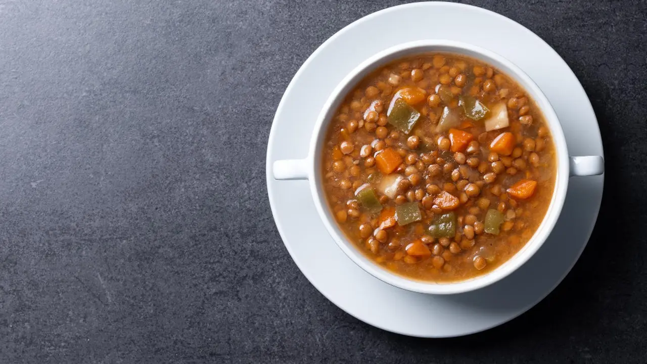 Comfort Food Sehat, Lentil Bowl dengan Sayur Panggang dan Saus Yogurt yang Ringan