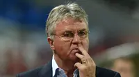 RUMOR - Guus Hiddink memberikan jawaban mengenai rumor ketertarikan Chelsea. (Voetbal International)