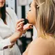 Makeup bold yang tegas dan elegan akan semakin memberikan karakter pada wajah kita. [Dok/Pexels.com/Group4 Studio].