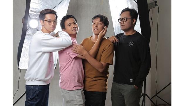 6 Potret Joshua Suherman dan Pemain Yowis Ben, Kompak Banget