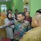 Didampingi Sekretaris Dinas Sosial Provinsi Maluku Utara Andrias Thomas dan Kepala Panti Sosial Samiun Usman di Ternate, Maluku Utara, Senin (30/4/2018).