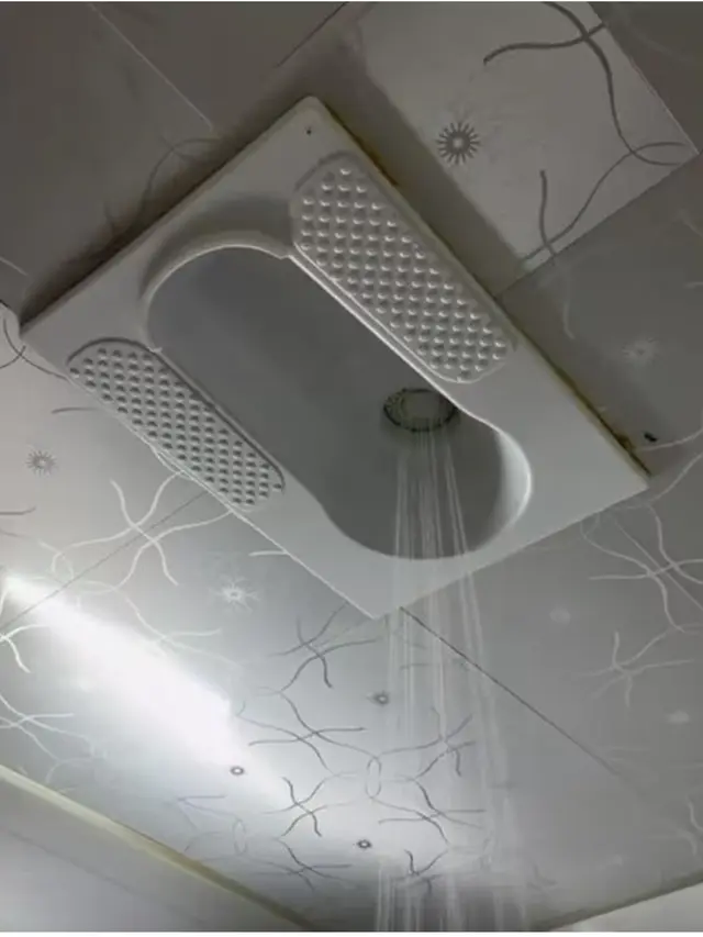 Pemilik Rumah Ini Pakai Kloset Jongkok untuk Shower Kamar Mandi, Jadi Ide Absurd
