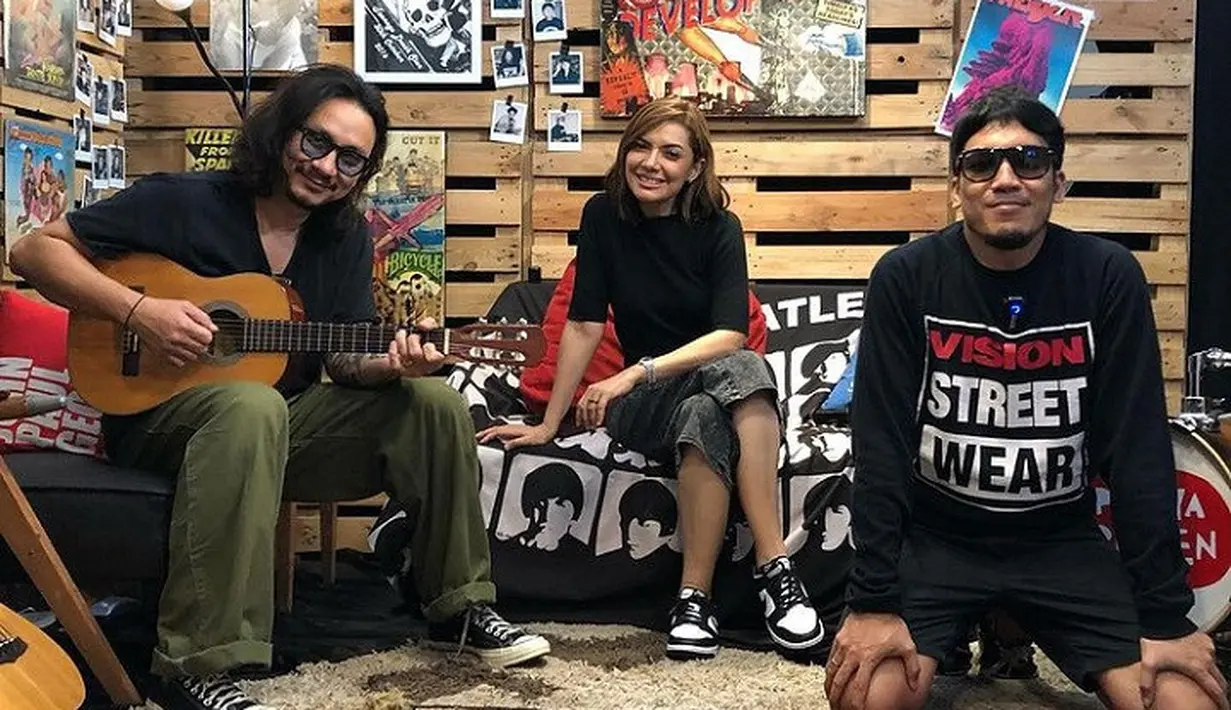 Najwa Shihab bersama Vincent Rompies dan Desta Mahendra. (Foto: Instagram/najwashihab)