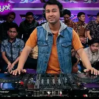 Raffi Ahmad, salah seorang host acara Dahsyat. (Instagram @dahsyat.musik)