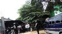 Sebuah rumah yang diduga dihuni teroris di Kampung Maruga RT 03/04 Kelurahan Serua Kecamatan Ciputat, di gerebek Densus 88.