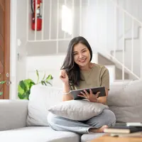 Menemukan cara yang tepat mengatasi kesepian./copyright&nbsp;shutterstock.com/g/nengnatee