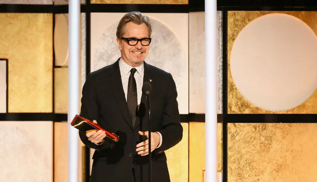 Lewat film Darkest Hour, Gary Oldman yang berperan di dalamnya akhirnya berhasil masuk menjadi nominator di Piala Oscar 2018. Ia masuk dalam kategori  Aktor Utama. (Foto: AFP)