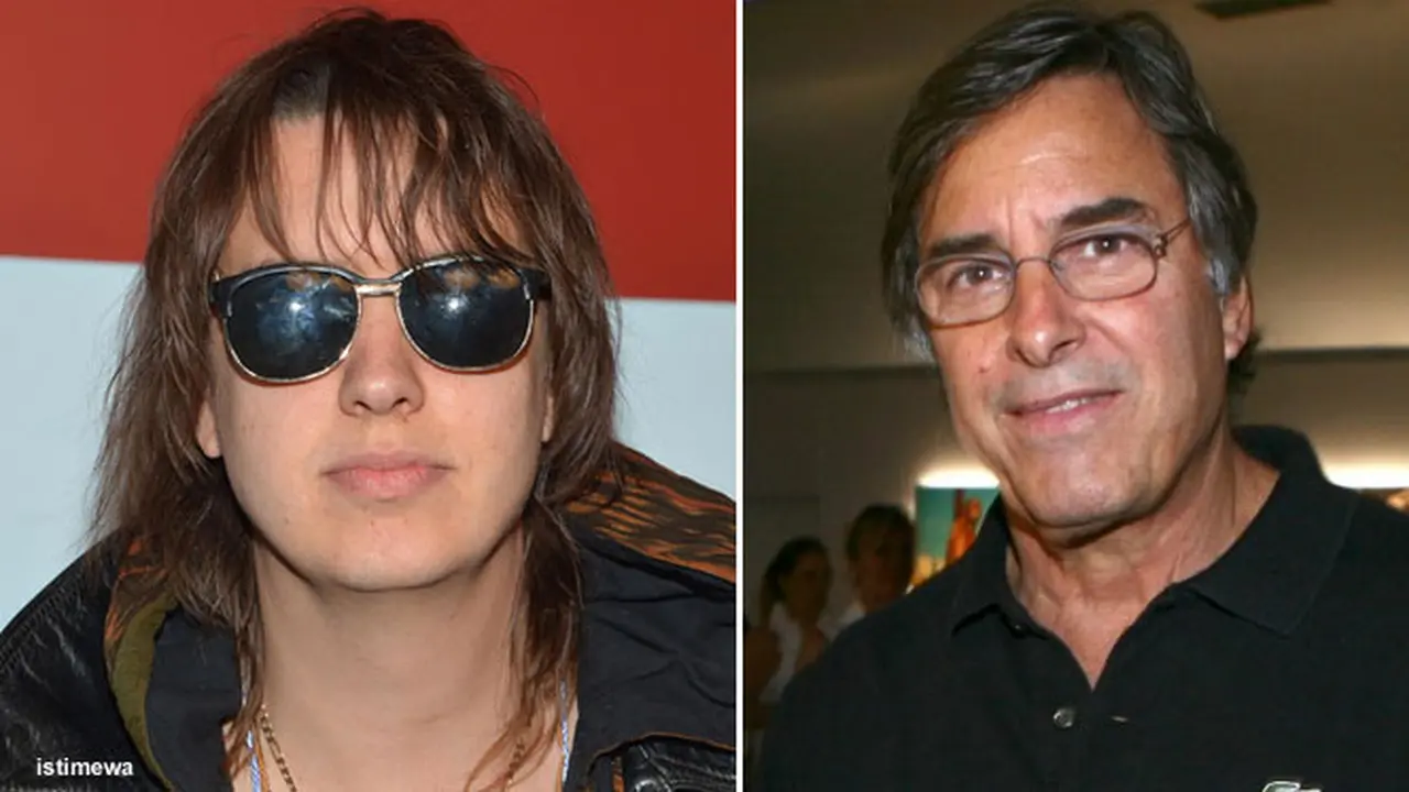 julian-casablancas-john-casablancas--130