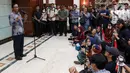 Menteri Koordinator Bidang Politik, Hukum, dan Keamanan (Menko Polhukam) Mahfud MD memberikan keterangan pers di Gedung Kemenkopolhukam, Jakarta, Kamis (1/2/2024). (Liputan6.com/Herman Zakharia)