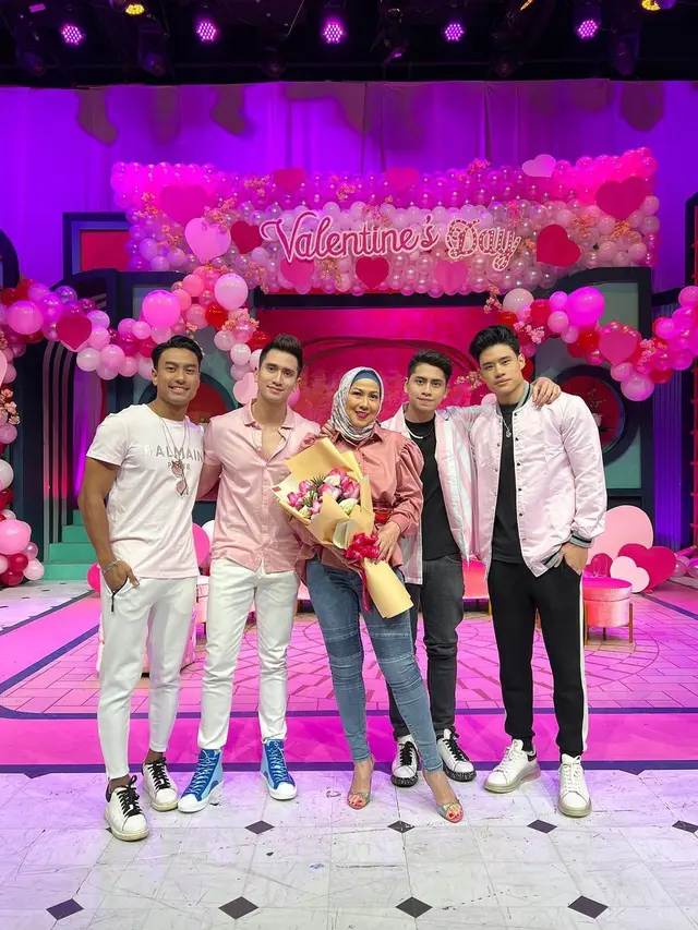 Verrell Bramasta kumpul bareng teman dan keluarga di hari valentine 2022 (Foto: Instagram/@bramastavrl)