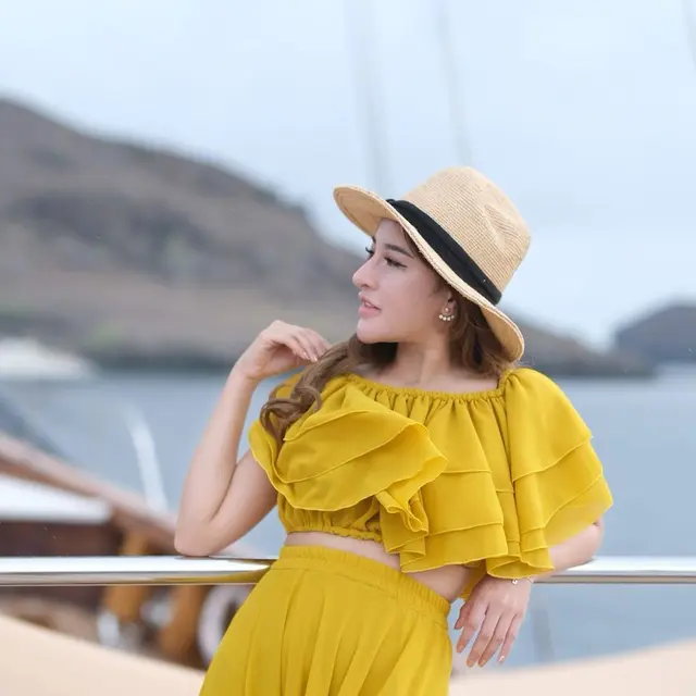 Potret Shandy Purnamasari Saat Kenakan Topi, Tampil Stylish. (Sumber: Instagram/shandypurnamasari)