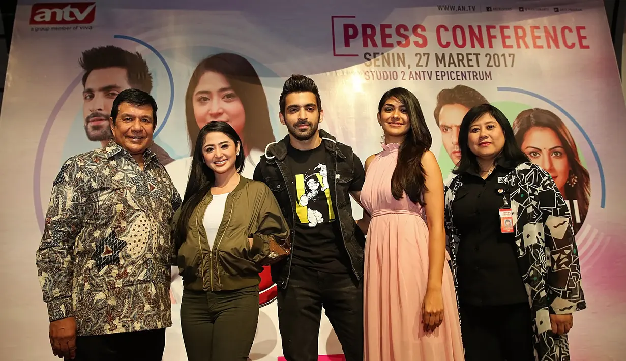 "Dari tari India lah. Karena tari tariannya tari india. Bukan tari-tari kayak sekarang. Pasti kita munculkan sesi sensualnya yang dilihat dari segi art. Yang pasti udah difilter," tandas Dewi Perssik. (Bambang E. Ros/Bintang.com)