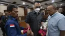 Perbuatan para terdakwa dinilai mengakibatkan kerugian keuangan negara dan perekonomian negara yang sangat besar. tampak dalam foto, terdakwa kasus dugaan korupsi tata kelola minyak mentah, Hanung Budya Yuktyanta (kanan) bersama Martin Haendra Nata usai mengikuti sidang pembacaan tuntutan di Pengadilan Tindak Pidana Korusi (Tipikor), Jakarta, Kamis (23/4/2026). (Kapanlagi.com/Budy Santoso)