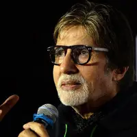 Amitabh Bachchan dalam konferensi pers rilis filmnya pada 2015 (AFP)