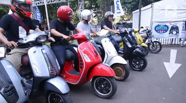 Para pengguna dan komunitas Motor berkumpul di Burtor 2017. Selain meet up, para anggota bisa berbelanja kebutuhan motor.