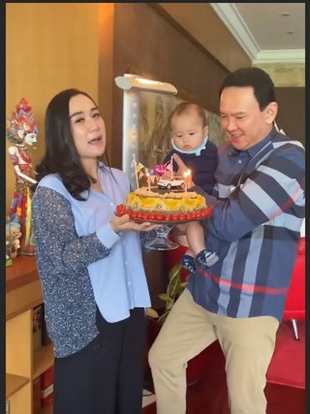7 Momen Seru Ulang Tahun Ahok Ke-54, Bernyanyi Bersama Istri dan Anak