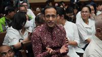 Mantan Menteri Pendidikan, Kebudayaan, Riset, dan Teknologi (Mendikbudristek), Nadiem Anwar Makarim, yang juga salah satu pendiri platform pembayaran dan perusahaan transportasi daring di Indonesia, bereaksi sebelum dimulainya sidang pembacaan tuntutan di Pengadilan Tindak Pidana Korupsi Jakarta, Rabu 13 Mei 2026. (AP Photo/Tatan Syuflana)