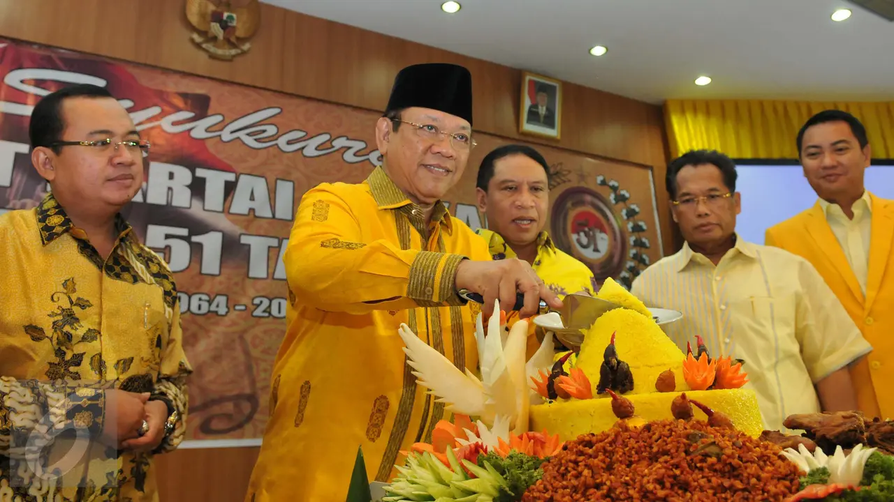 20151020-HUT ke-51 Golkar, Agung Laksono Gelar Tumpengan-Jakarta