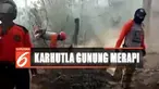 Tim pemadam gabungan yang terdiri dari BPBD, TNI, Polri dan relawan lainnya pun berjibaku memadamkan api dengan tanah dan pasir.