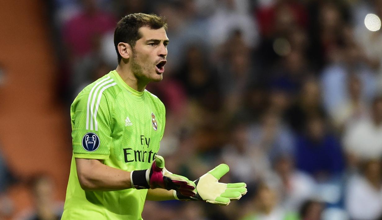 1. Iker Casillas (19 Tahun 0 Bulan) - Iker Casillas merupakan salah satu kiper terbaik yang pernah dimiliki Real Madrid. Casillas merasakan gelar juara Liga Champions pada tahun 2000 ketika usaianya 19 tahun. (AFP/Javier Soriano)