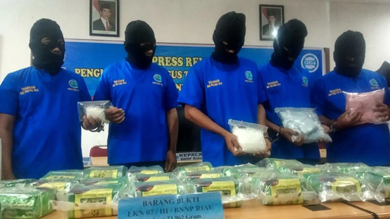 Narkoba jenis sabu sitaan BNN di Riau dan para tersangka peredaran.