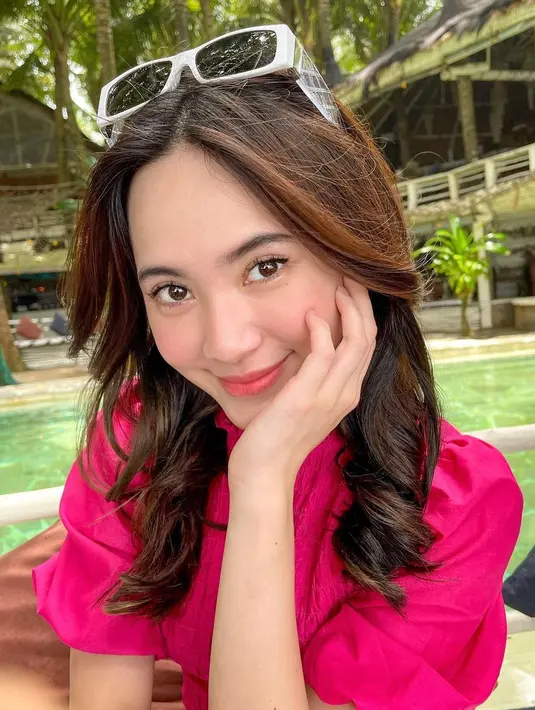 Ungkap bahwa Alfeandra Dewangga selingkuh, warganet ramai beri semangat untuk Vivi Novika lewat direct message (DM) Instagram hingga kolom komentar Vivi Novika. (FOTO: instagram.com/viviinovika)