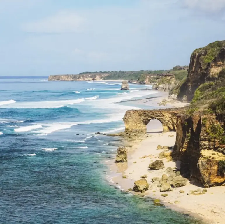 Pantai Bwanna, Sumba, Nusa Tenggara Timur. (Sumber Foto: wisatasenibudaya.com)