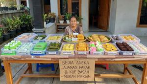 Beragam ide jualan kue basah paling laris depan rumah (Gemini AI)