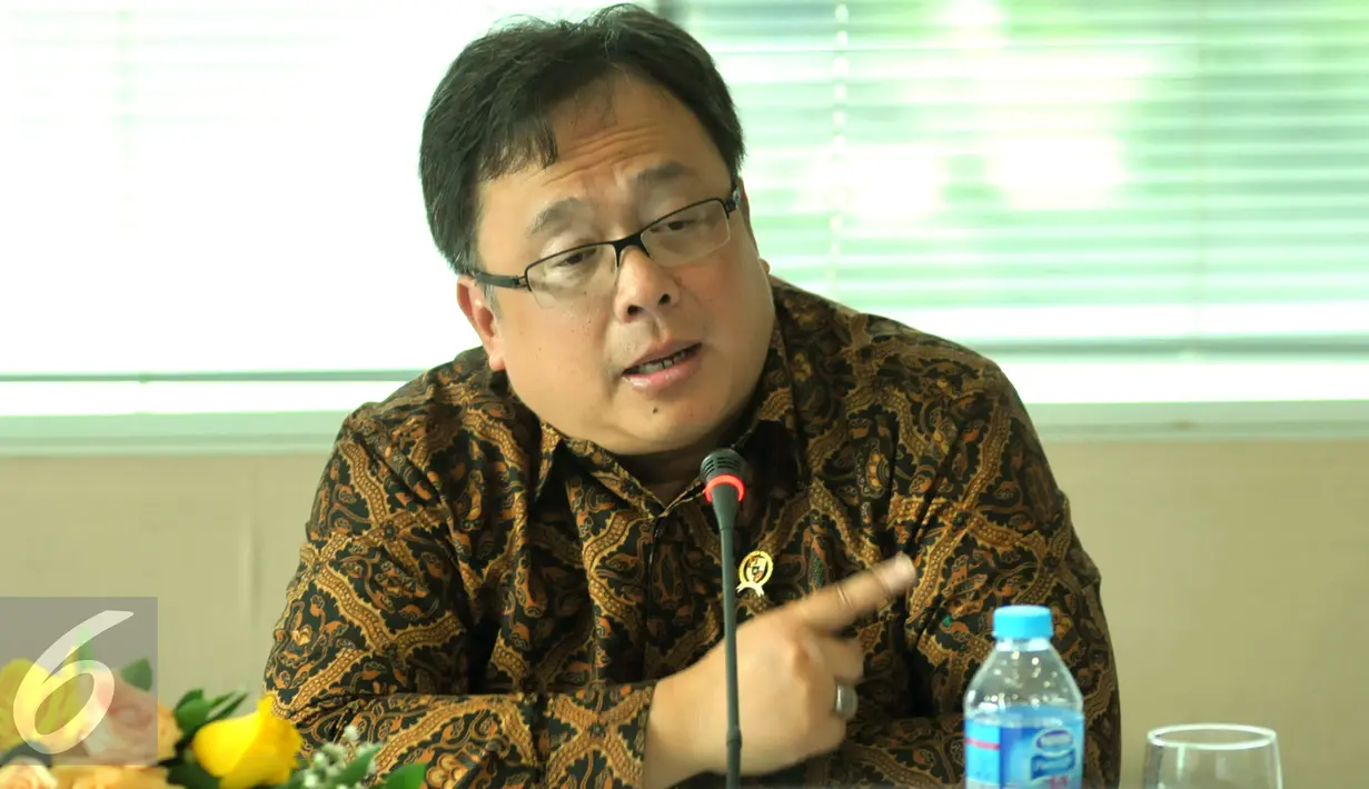 Menkeu, Bambang Brodjonegoro memberikan keterangan resmi terkait penerimaan pajak tahun 2015 di Direktorat Pajak, Jakarta Senin, (11/1). Total penerimaan pajak adalah 7.15% angka tersebut lebih meningkat di tahun 2014. (Liputan6.com/Faisal R Syam)