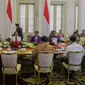 Presiden Joko Widodo memimpin rapat terbatas bersama para menteri di Istana Kepresidenan Bogor, Jakarta, Selasa (4/2/2020). Ratas tersebut membahas kesiapan menghadapi dampak virus Corona. (Liputan6.com/Faizal Fanani)