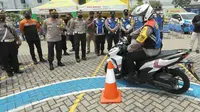Proses ujian SIM di Surabaya. (Dian Kurniawan/Liputan6.com)