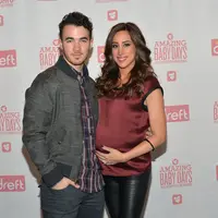 Mantan personel 'Jonas Brothers', Kevin Jonas tengah merasakan kebahagiaan bersama istrinya, Danielle Deleasa. Pasalnya, kedua pasangan ini sedang menyambut kehamilan kedua pada istrinya. (AFP/Bintang.com)