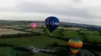 Segmen 3: Lomba Panjat Batang Pisang hingga Festival Balon Udara