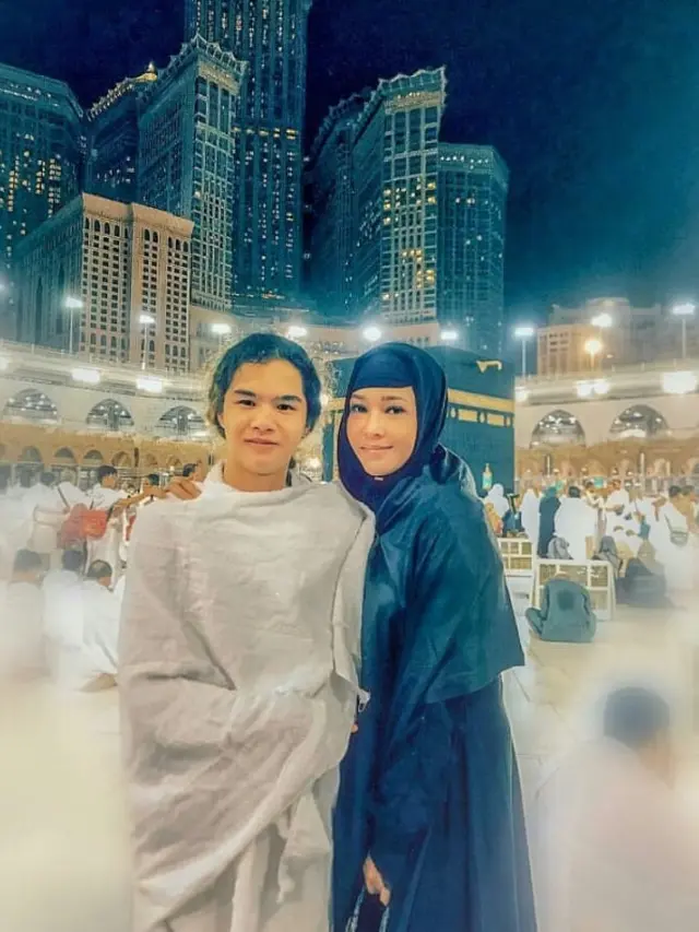 Potret Maia Estianty dalam balutan hijab
