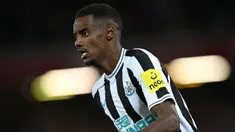 Alexander Isak menjadi pemain anyar Newcastle United usai direkrut dari Real Sociedad pada bursa transfer musim panas 2022. Ia diboyong menuju St James Park seharga 70 juta euro. Transfernya tercatat menjadi rekor pembelian termahal yang pernah dilakukan oleh The Magpies. (AFP/Paul Ellis)