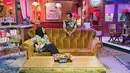 Kunjungan Zaskia Adya Mecca di Amerika Serikat selama dua minggu benar-benar terasa emosional. Puncaknya, saat mengunjungi studio yang jadi lokasi syuting serial legendaris Friends. Serial yang bikin karier Jennifer Aniston mengangkasa ini rupanya membekas di benak Nyonya Hanung Bramantyo. Ia sampai nangis bisa masuk ke lokasi syuting Friends. (Foto: Dok. Instagram @zaskiadyamecca)
