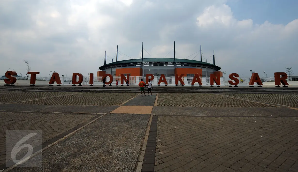 Tampilan bangunan Stadion Pakansari, Kab Bogor, Jumat (10/3). Stadion Pakansari akan menjadi lokasi laga final Piala Presiden 2017 antara PBFC melawan Arema FC pada Minggu (12/3). (Liputan6.com/Helmi Fithriansyah)