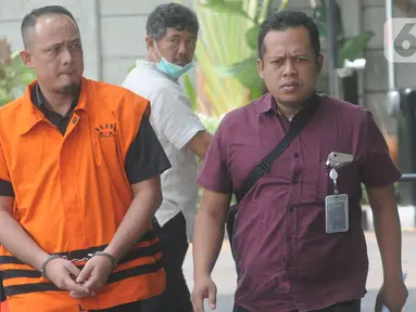 Kasubbag Protokol nonaktif Pemkot Medan, Syamsul Fitri Siregar tiba untuk menjalani pemeriksaan di Gedung KPK, Jakarta, Kamis (12/5/2019). Syamsul Fitri Siregar diperiksa sebagai saksi untuk tersangka Wali Kota Medan Nonaktif, Tengku Dzulmi Eldin. (merdeka.com/Dwi Narwoko)