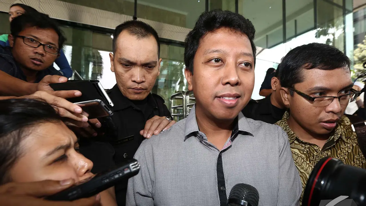 Usai Diperiksa KPK, Romahurmuziy Tebar Senyum