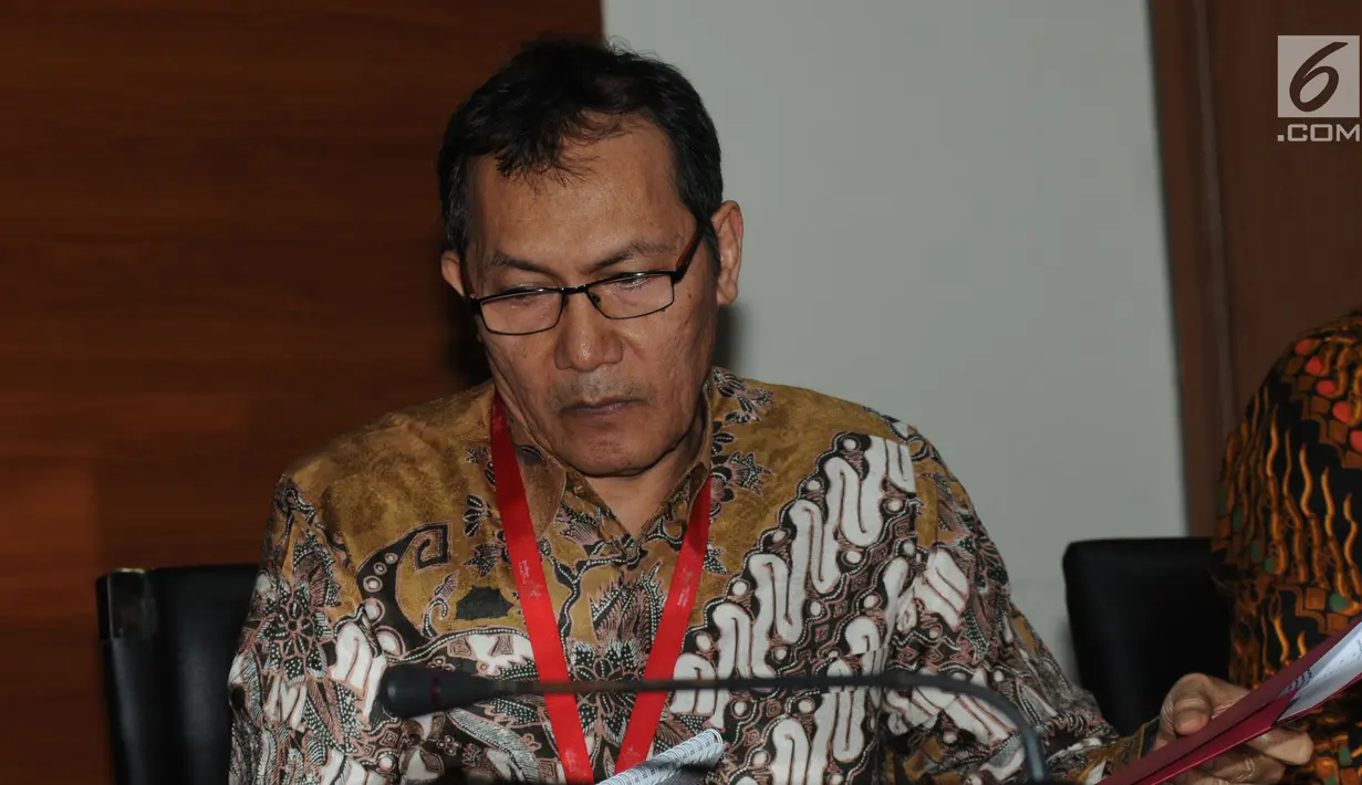 Wakil Pimpinan KPK, Saut Situmorang memberi keteragan terkait vonis bebas mantan Ketua BPPN Syafruddin Arsyad Tumenggung di Gedung KPK, Jakarta, Selasa (9/7/2019). KPK akan tetap melanjutan proses terkait kasus dugaan korupsi SKL BLBI yang merugikan negara 4,58 miliar. (merdeka.com/Dwi Narwoko)