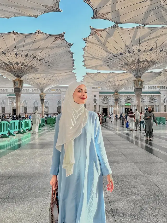 Bikin Pangling, Ini 7 Momen Andi Annisa Jalani Umrah di Bulan Ramadhan