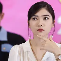 Kehadiran Isyana Sarasvati di The Voice curi perhatian Armand Maulana. (Bambang E Ros/Fimela.com)