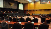 Dalam sidang yang dihadiri beberapa menteri itu, MK membahas mengenai Perencanaan Undang - Undang (PUU) Parpol (Liputan6.com/Johan Tallo)