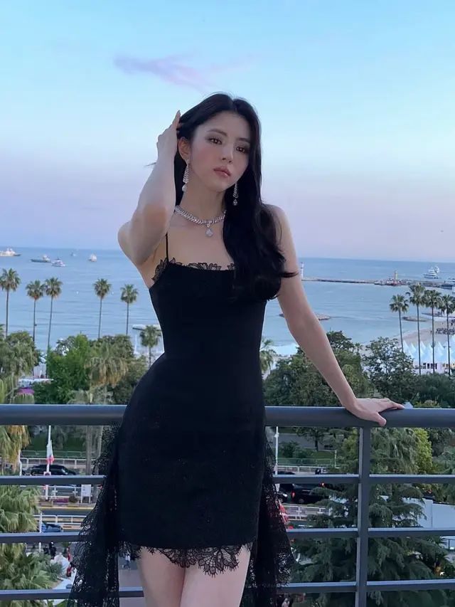 Han So Hee di Festival Film Cannes 2025. [@suhwa22]