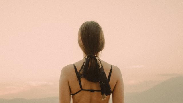 Ilustrasi jerawat punggung