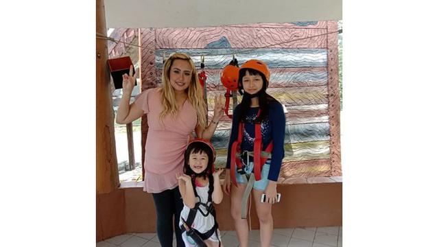 Kini ia sudah jarang muncul di layar kaca, Pinkan tengah menikmati perannya sebagai istri dan ibu rumah tangga.