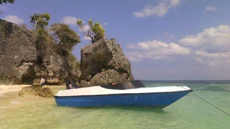 Panorama alam Pantai Bira di pagi hari (Liputan6.com/ Eka Hakim)